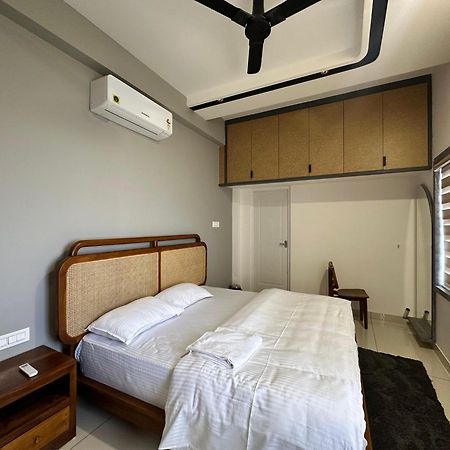 Thulasi Avenue Inn Поллачи Экстерьер фото