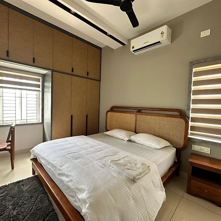 Thulasi Avenue Inn Поллачи Экстерьер фото
