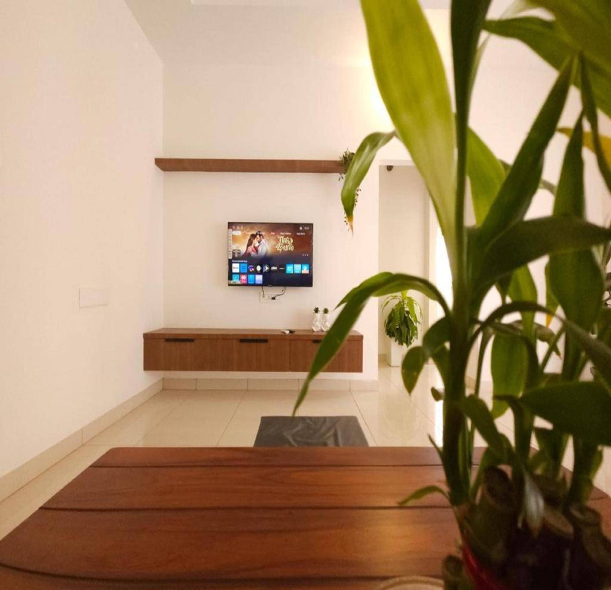 Thulasi Avenue Inn Поллачи Экстерьер фото