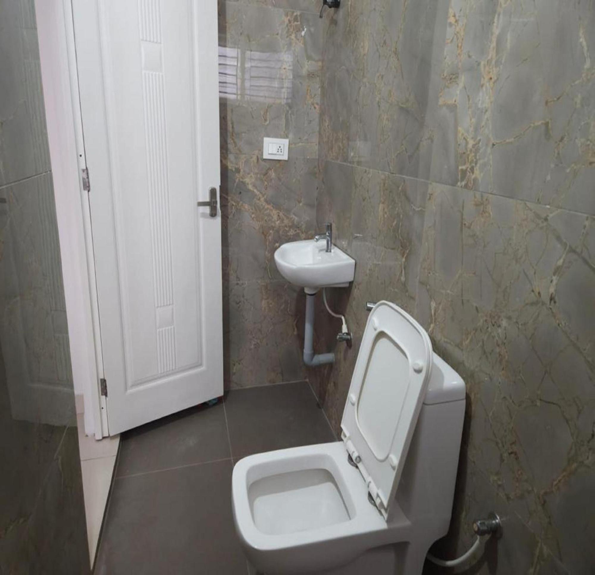 Thulasi Avenue Inn Поллачи Экстерьер фото