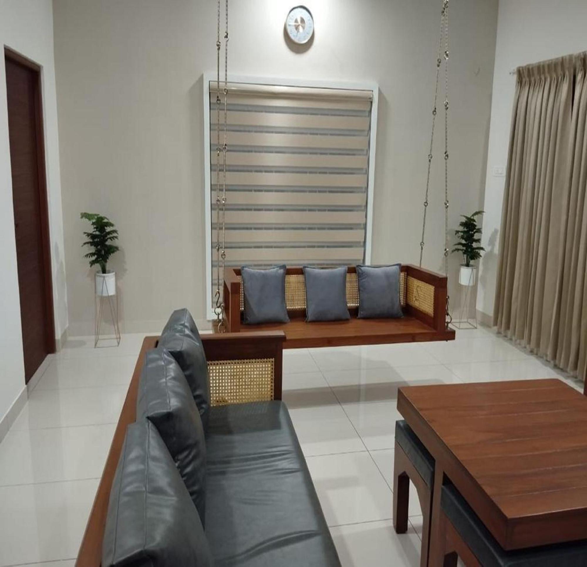 Thulasi Avenue Inn Поллачи Экстерьер фото