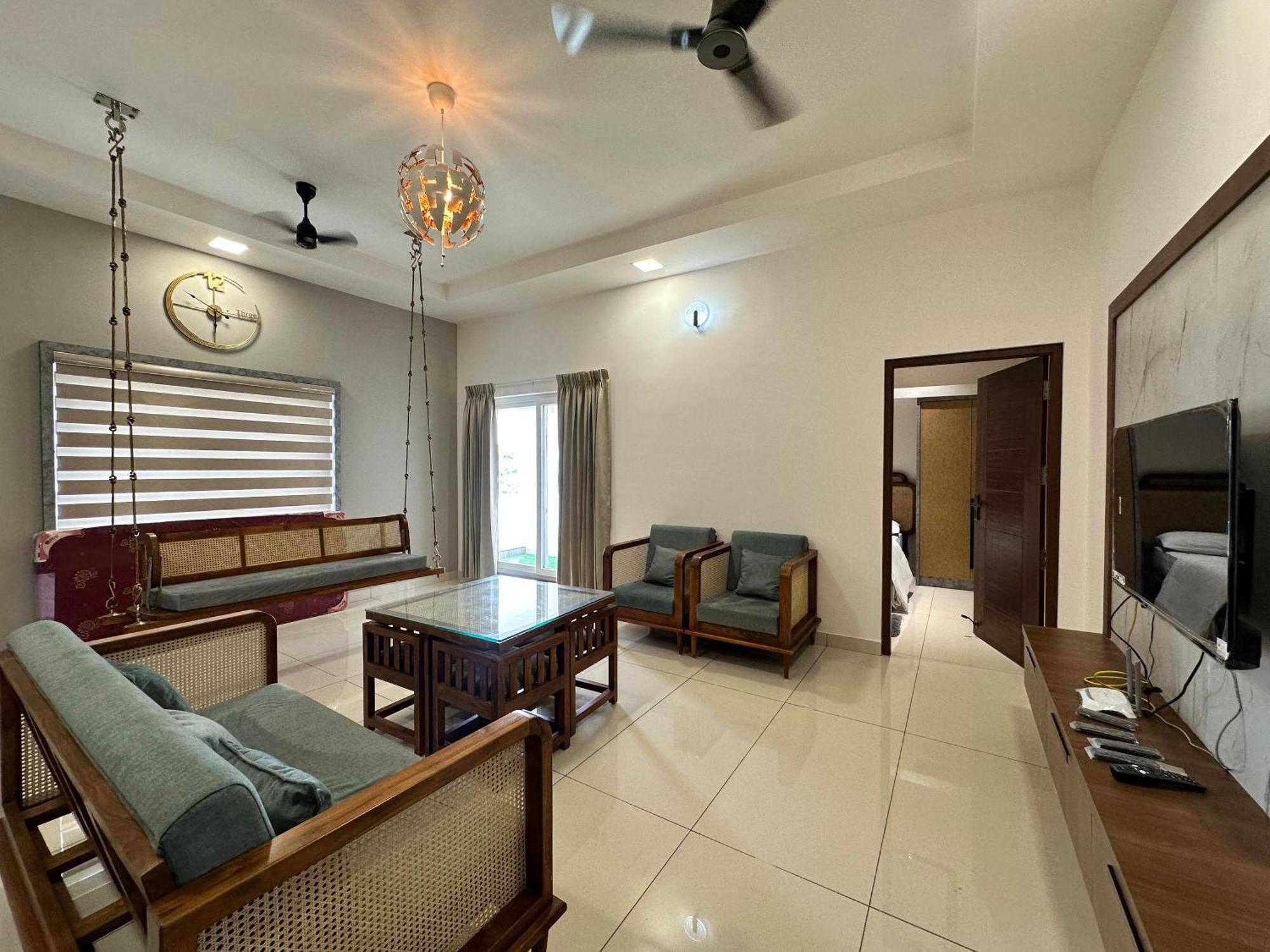 Thulasi Avenue Inn Поллачи Экстерьер фото