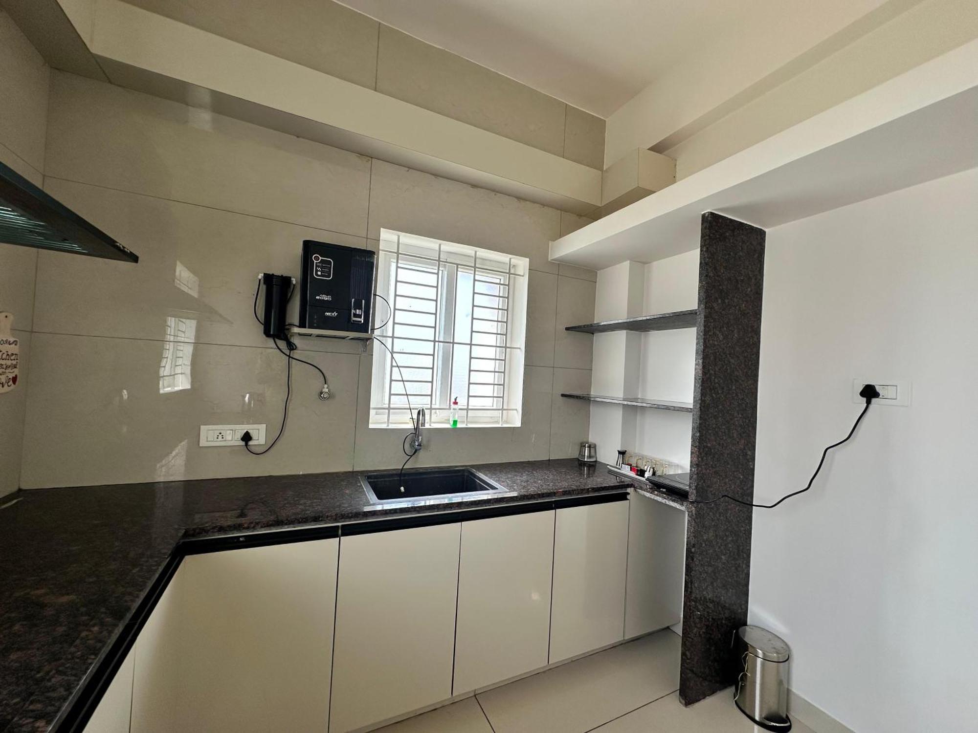 Thulasi Avenue Inn Поллачи Экстерьер фото