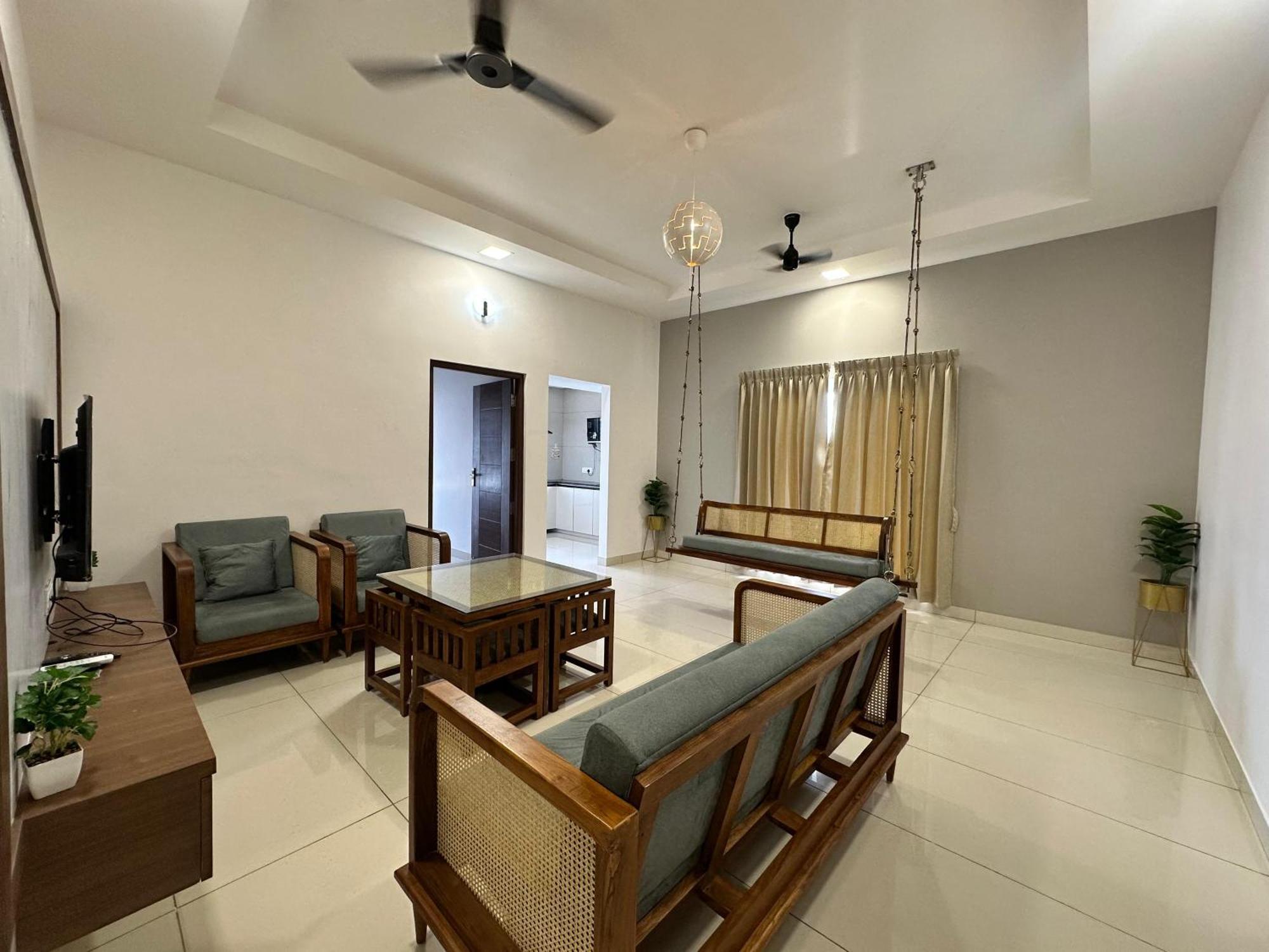 Thulasi Avenue Inn Поллачи Экстерьер фото