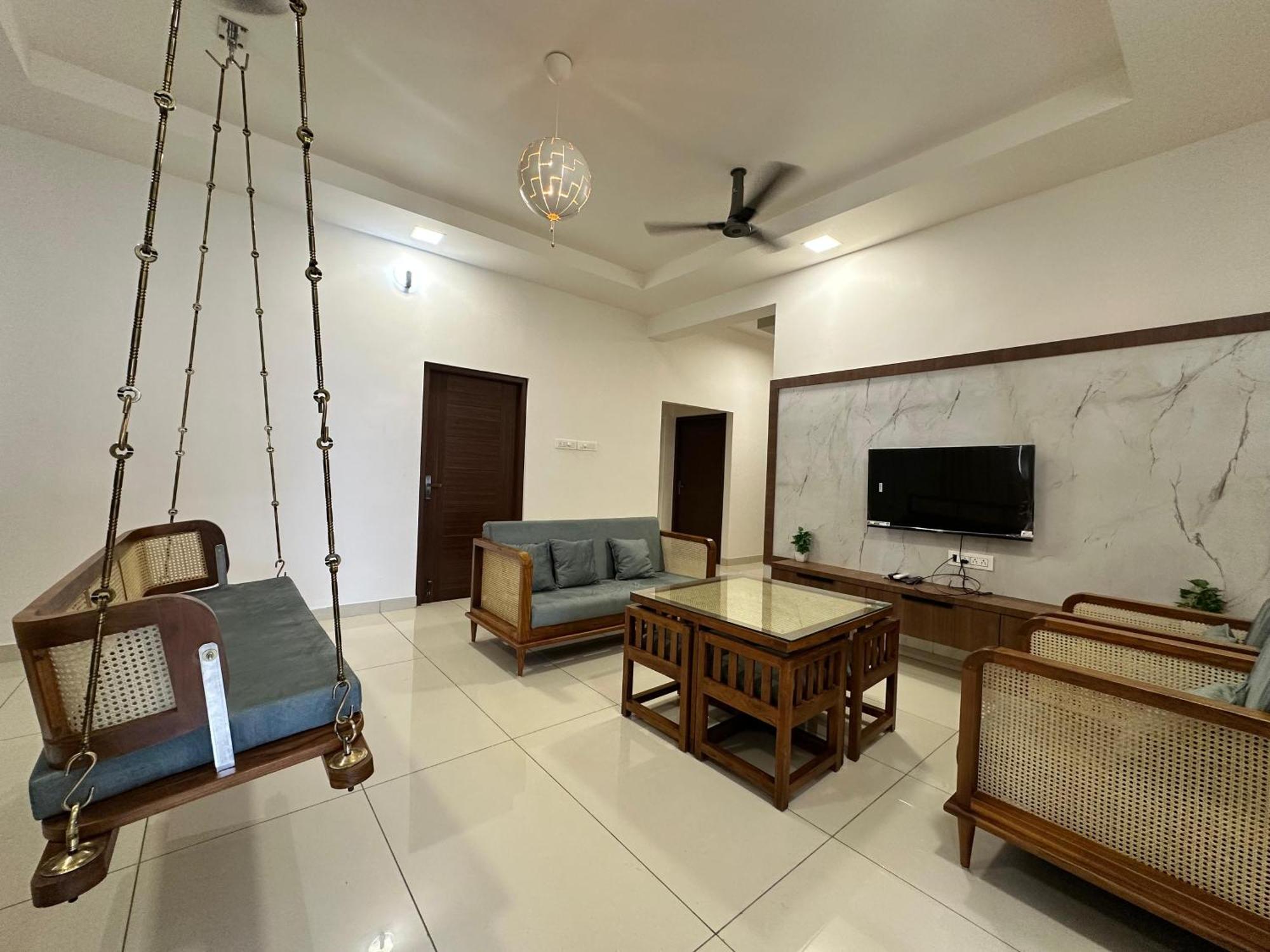 Thulasi Avenue Inn Поллачи Экстерьер фото